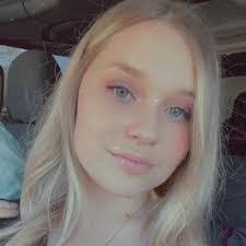 Savannah Hansen's Instagram, Twitter & Facebook