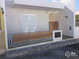 Solarium service, car lot, family rooms, convenient airport transfer. Appartamento In Affitto A Torre San Giovanni Iha 10987