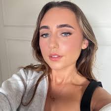 Hi, I'm looking for somewhere that can do a brow wax and tint this week who  would allow a baby at the appointment? Thanks ☺️