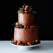 You don't necessarily need a ton of fancy tools or fancy ingredients to make a stunning cake. 5 Easy Wedding Cake Decorations You Can Do Yourself