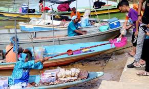 Pulau suri terkenal dengan pasar terapung pertama di malaysia. Pasar Terapung Pertama Malaysia Di Kelantan