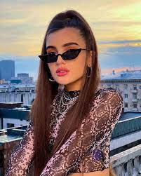 Cu sau fara recompensa, oricum. Cati Bani Se Fac Pe Tik Tok Ei Sunt Tinerii Care Fac Milioane Pe Retelele De Socializare