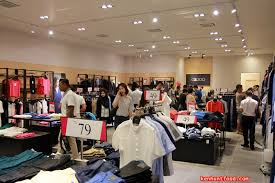 With a lush 24 acres carefully curated award winning tropical garden wide sheltered walkways and captivating jewel boxes at every corner its a whole new shopping experience. Pasto Aprendendo Cordeiro Adidas Outlet Family Village Mamaindeval Com