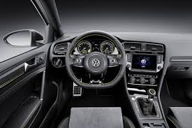 La Volkswagen Golf R400 Mostra I Muscoli
