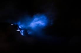 Diduga dukun santet empat wanita dibakar hidup. Hanya Ada Dua Di Dunia Uniknya Api Biru Di Kawah Ijen Halaman All Kompas Com