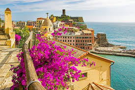 Riomaggiore village, rocks and sea at sunset. Die Cinque Terre Nach Corona Das Urlaubsparadies In Ruhe Geniessen