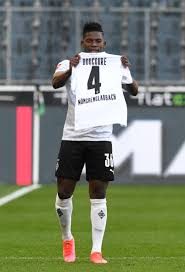 Learn all about the career and achievements of breel embolo at scores24.live! Borussia Monchengladbach Bree Embolo Widmet Sein Tor Dem Verletzten Mamadou Doucoure