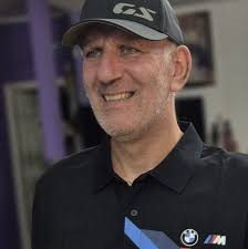 BMW R 1300 GS ADV....è qui...è li....è la...è bla bla bla....basta  personalizzarla nei dovuti modi da uno bravo, se apprezzi i suoi ingombri e  il gioco è fatto. Poi vanno aggiunti cupolino