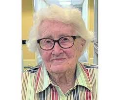 Gloria Ayres's Instagram, Twitter & Facebook