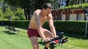 Zlatan geht es gut, und er wird sofort mit der reha beginnen, hieß es in dem statement. Zlatan Ibrahimovic Em Teilnahme Mit Schweden Doch Moglich Nach Kampf Post