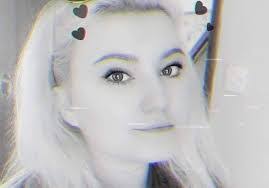 Amanda Ashton's Instagram, Twitter & Facebook