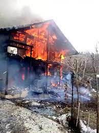 Primele informaţii arată că nu sunt victime. Incendiu Pe Strada Donath A Luat Foc O CasÄƒ Video Stiri De Cluj