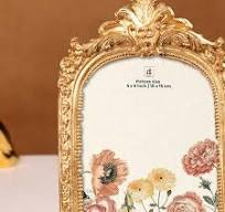 Vintage Photo Frame Golden Arch – European Style Resin Picture Frame for  Tabletop or Wall, Antique Decorative Design.