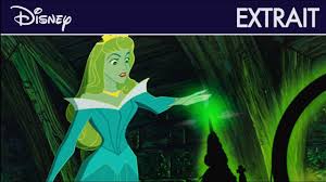 La reine demanda au maître d'hôtel de lui préparer le fils jour en guise de déjeuner et la petite aurore en guise de dîner. La Belle Au Bois Dormant Extrait Aurore Touche Le Fuseau Disney Youtube