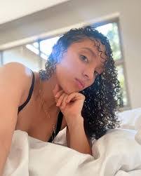 Ashton Rae's Instagram, Twitter & Facebook