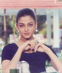 A Little Bit Of Vintage Aesthetic Beautiful Indian Actress Indian Bollywood Actress Actress Aishwarya Rai