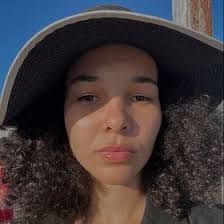 Lesly Pineda's Instagram, Twitter & Facebook