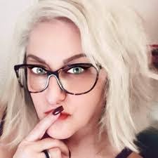 Emma Garvey's Instagram, Twitter & Facebook