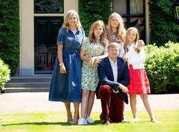 Gemeinsam mit seiner schönen frau máxima und seinen hübschen töchtern. Fototermine Konig Willem Alexander Und Seine Familie Fotos Das Niederlandische Konigshaus