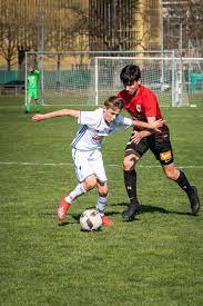 Der fc aarau gibt auch in der neuen saison an allen heimspielen kostenlos eine informative broschüre ab, welche sich für 20 franken per post abonnieren lässt. Fcl U15 U16 Schlagen Aarau Regiofussball Ch