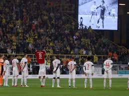Partida no signal iduna park marcou o encontro do campeão da copa da alemanha e da bundesliga da última temporada. N2c L3n46xq4nm