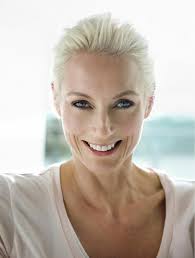 Yogalehrende und Studioteams