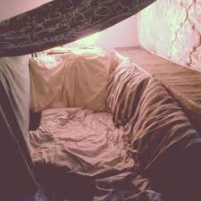 Pillow Fort Tumblr Pillow Fort Comfy Bed Pillows