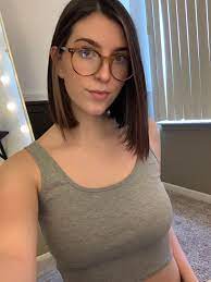 First post on here! 🤓 : r/GirlswithGlasses