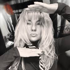 SK- Sú chvíle, keď v zrkadle vidíme viac, než by sme chceli. Je v tom  bolesť aj pravda