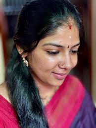 Day 2 🌺 . All my vintage sarees are treasures from my Amma, Ammamma, or my  Ammamma's sisters and some from elder members of my family. They lovingly  pass them