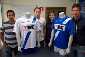 Kaa gent was in 1895 een van de tien oprichters van de sportbond union belge des sociétés de sports athlétiques. Nieuwe Spelers En Truitjes Voorgesteld Bij Eerste Training Aa Gent