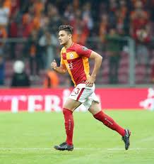 Schalke 04'ten kiralık olarak premier league takımlarından liverpool'da forma giymektedir. Ozan Kabak I Bu Kez Arkadaslari Anlatti 10 Numara Oynardi