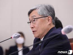 최 원장의 행보에 소신이 아닌 정치적 사심이 있는 게 아니냐는 여권 일각의 의구심도 여과 없이 표출됐다. ëë‚œ ê²Œ ì•„ë‹ˆì—ˆë‚˜ ìµœìž¬í˜• ê°ì‚¬ì› ëŒ€í†µë ¹ ì§ì† ìœ„ì›íšŒ ë„ ê²¨ëƒ¥ ë‰´ìŠ¤ ë™ì•„ë‹·ì»´