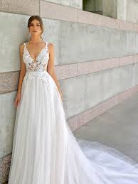 Check spelling or type a new query. Fliessendes Brautkleid Mit 3d Spitze Pretty You