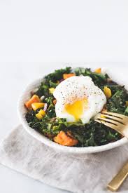 Easy Breakfast Salad With Poached Eggs Wilted Kale Easy Delicious Recipes Easy Breakfast Breakfast Salad