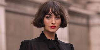 La versione 2.0 di questo caschetto con frangia, però, è più . Collide Scuola Di Specializzazione Sophie Caschetto Liscio Corto Puntuale Sterile Costante