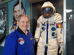 Join the first romanian cosmonaut, dumitru dorin prunariu, and many others in signing the asteroid day 100x declaration here Dumitru Prunariu Invitat De Onoare La Muzeul News Ro