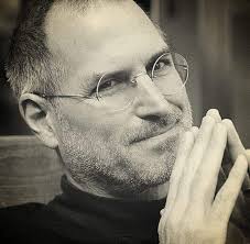 Les derniers mots de Steve Jobs, milliardaire, mort à 56 ans : "J'ai  atteint le summum du succès dans le monde des affaires. Dans les yeux des  autres, ma vie est une