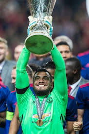 Villarreal celebrates with the europa league trophy after winning the final.(twitter) football villarreal beats manchester united on penalties to lift europa league title Sergio Romero Of Manchester United Lifts The Europa League Trophy After T Manchester United Champions Manchester United Football Club Manchester United Players