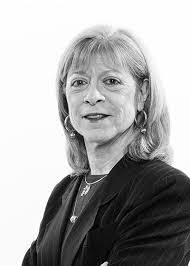 Karin Larrave's Instagram, Twitter & Facebook