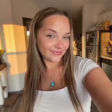 Our newest team member, Olivia has passed her level 3 exams, gaining  distinctions and merits. Her talent and hard work have given her the  results she deserves. Olivia's love of vivids brings