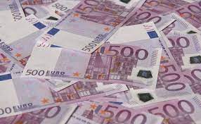 La banconota da 500 euro (500 €) è uno dei sette tagli di banconota in euro e, tra tutte, quella con il valore più alto. BÄƒnci Din Zona Euro Nu Mai Emit Bancnote De 500 De Euro Epoch Times Romania