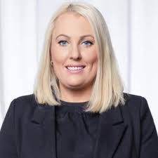 Damien Pearson's Instagram, Twitter & Facebook