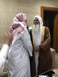 ولد عام 1 رجب 1366هـ الموافق 22 مايو 1947م بقرية القرن المستقيم بالعرضية الشمالية جنوب منطقة مكة المكرمة. Sultan Alshkrah Twitterren Ø³Ø¹Ø¯Øª Ø¨Ø§Ù„Ø³Ù„Ø§Ù… ÙˆØªØ¬Ø§Ø°Ø¨ Ø£Ø·Ø±Ø§Ù Ø§Ù„Ø­Ø¯ÙŠØ« Ù…Ø¹ ÙØ¶ÙŠÙ„Ø© Ø¥Ù…Ø§Ù… ÙˆØ®Ø·ÙŠØ¨ Ù…Ø³Ø¬Ø¯ Ø±Ø³ÙˆÙ„ Ø§Ù„Ù„Ù‡ ØµÙ„Ù‰ Ø§Ù„Ù„Ù‡ Ø¹Ù„ÙŠÙ‡ ÙˆØ³Ù„Ù… Ø§Ù„Ø´ÙŠØ® Ø¹Ù„ÙŠ Ø§Ù„Ø­Ø°ÙŠÙÙŠ