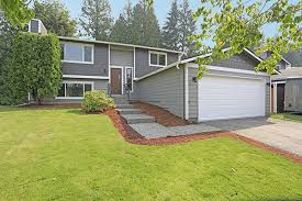 Rustic detached garage in log cabin style a log cabin always gives you the warmest feeling. Garage Ideas For Small Lots Danley S