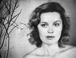 Téma dospievania je v rámci doby vzniku na úrovni, film však predovšetkým rieši stret sveta mladých a dospelých. Filmovizia Magda Vasaryova