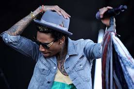 In Concert Wiz Khalifa Is A True Star The Wiz Couple Photography Poses Friends Photography
