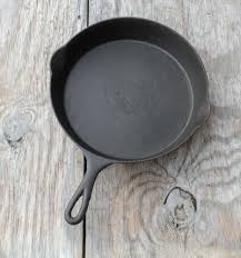 No 9 Cast Iron Skillet Gate Mark Full Rib Handle Outside Heat Ring Makers Mark Cast Iron Cast Iron Skillet Cast Iron Cookware