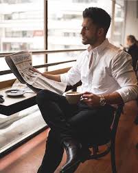 Pour commencer à se construire un look, il faut avant tout commencer par investir dans les basiques de la mode homme. 1001 Idees De Tenue Classe Pour Homme Votre Guide Pour Le Reussir