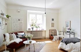 10 Efficiency Apartments That Stand Out For All The Good Reasons Apartment Decorating For Couples Studio Apartment Decorating Small Room Design